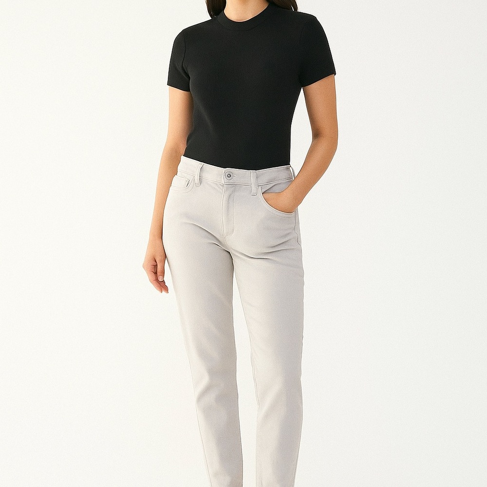 GAP Women's Straight Leg Jeans in Light Gray
